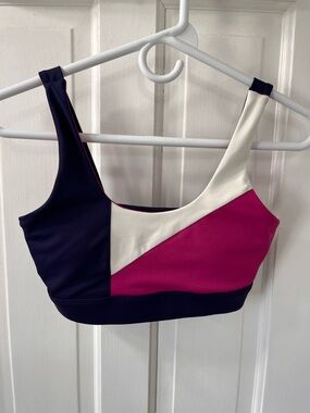 Wilo The Label Colorblock Scoop Sports Bra in the Navy/Pink Colorway. Size Small